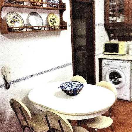 Baleal Large For 10-11 Pax, 2 F/l, 4 Rooms, Pateo, Parking Villa *