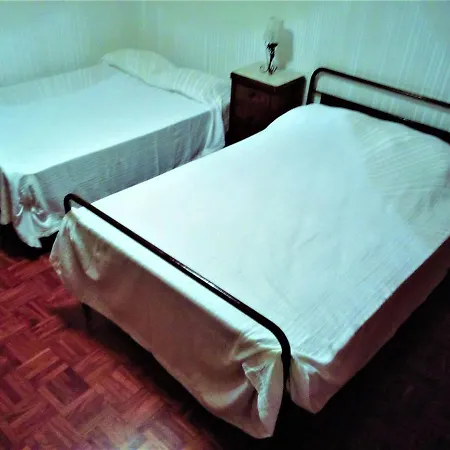Baleal Large For 10-11 Pax, 2 F/l, 4 Rooms, Pateo, Parking Ferrel (Leiria)