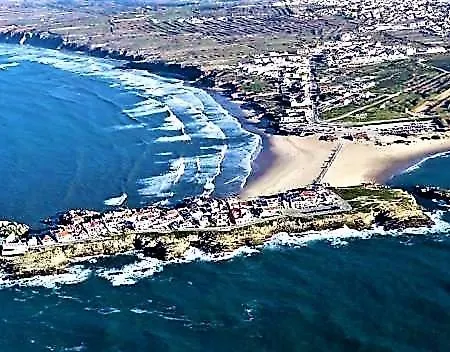 Baleal Large For 10-11 Pax, 2 F/l, 4 Rooms, Pateo, Parking Villa Ferrel (Leiria)
